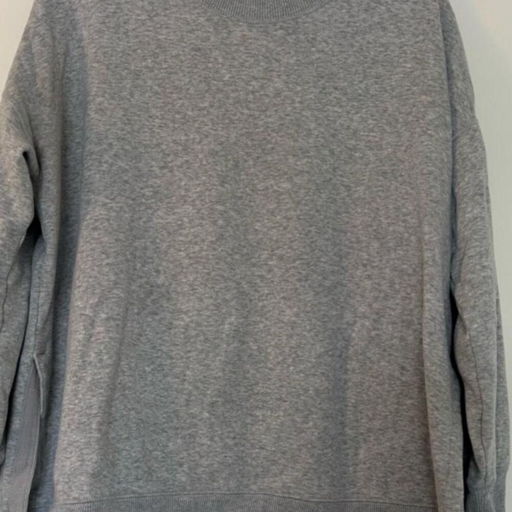 Aere Women's Grey Sweatshirt